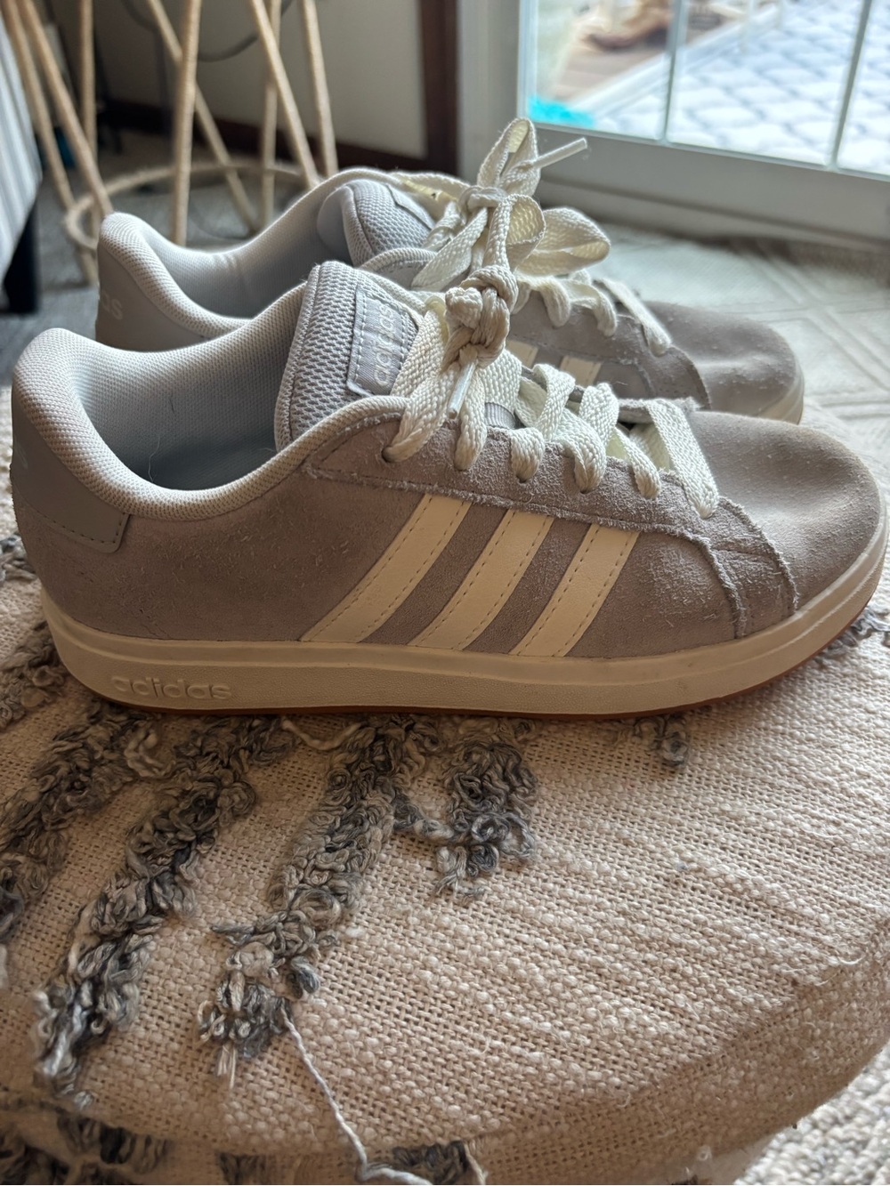 adidas kids size 3 Low-Top Sneakers in Light Gray and Cream Accents